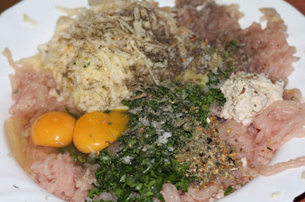 Куриные котлеты с хреном и яблоками Куриные котлеты с хреном и яблоками