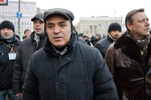 Каспаров – сразу вернём Крым Украине и выплатим репарации