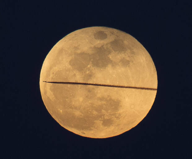 Луна в Анкаре и самолет