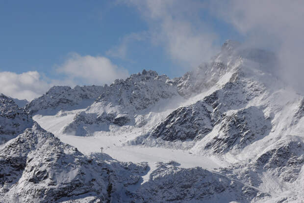 Турист отправился в горы с друзьями, сорвался у них на глазах и не выжил