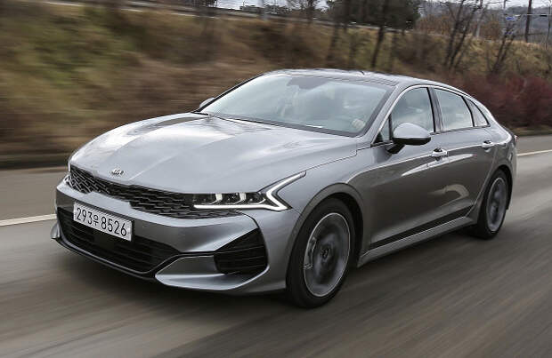 Kia назвала дату премьеры седана K5 в России