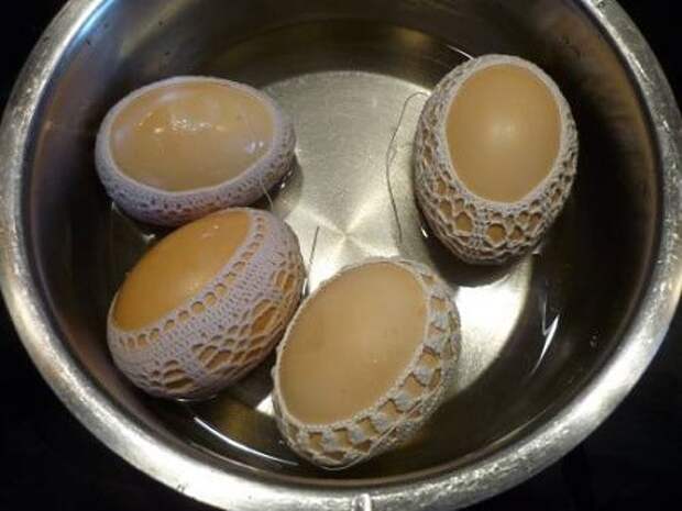 Как крахмалить вязаные пасхальные яйца
