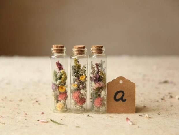 Составить композицию из сухоцветов в крошечной баночке — настоящее искусство. © etsy  📷 