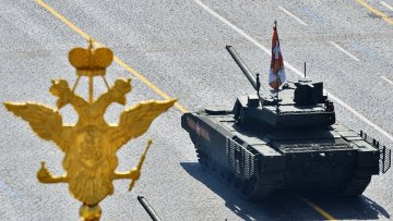 Танк Т-14 на гусеничной платформе Армата на параде Победы. Архивное фото
