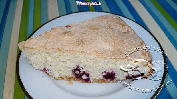 Шарлотка с вишней