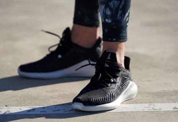 В 2019 году Adidas планирует выпустить 11 млн пар кроссовок из переработанного океанского пластика
