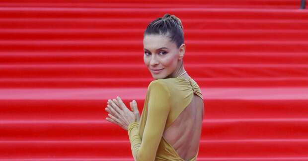 Успех после тридцати, но два развода: как Елена Подкаминская в 44 года нашла опору в карьере