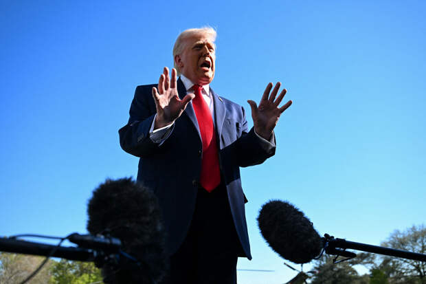 Трамп заявил, что надеется на коллапс финансовой системы Ирана