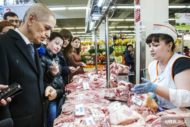 Геннадий Онищенко на рынке Михайловский, мясо, онищенко геннадий, прилавок