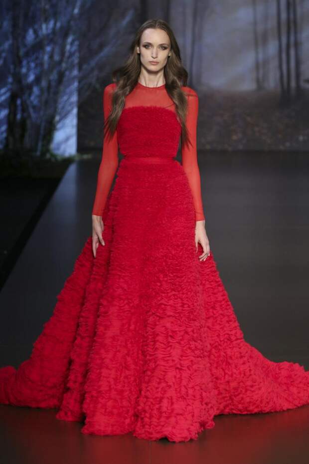 Русская сказка от Ralph & Russo осень-зима 2015 - 2016: великолепные и царственные наряды Русская сказка от Ralph & Russo осень-зима 2015 - 2016: великолепные и царственные наряды