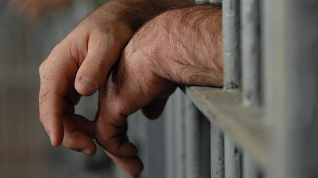 Заподозренного в коррупции главного связиста ВС России отстранили от должности