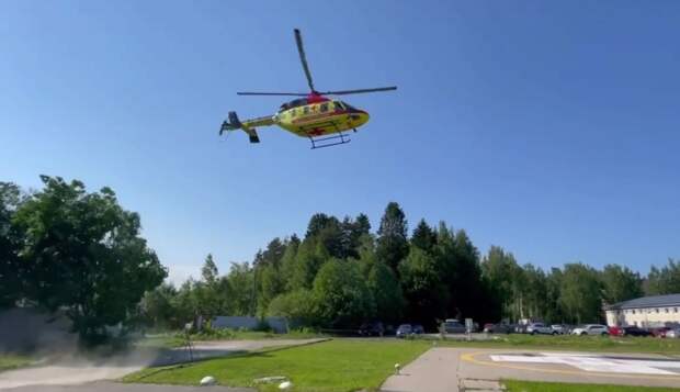 Перенесшего инфаркт пожилого жителя Ленобласти доставили в больницу на вертолете