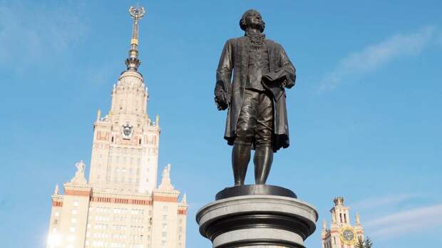 Памятник Ломоносову в Москве