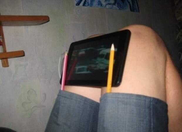 Как правильно смотреть фильм на планшете лежа: Как правильно смотреть фильм на планшете лежа: