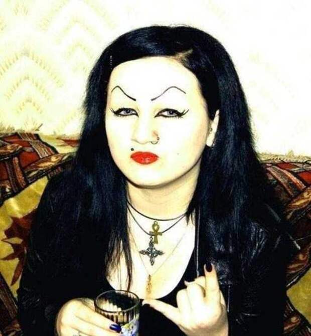 Губки бантиком, бровки домиком...