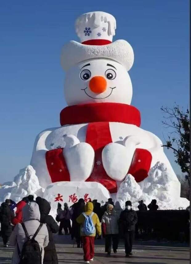«Мистер Снеговик» высотой 24 метра: новая звезда зимнего Харбина