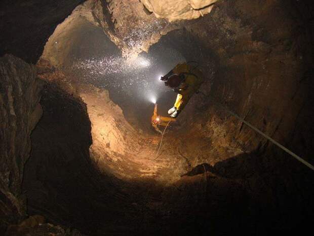 Пещера Крубера-Воронья – самая глубокая пещера в мире, фото 15