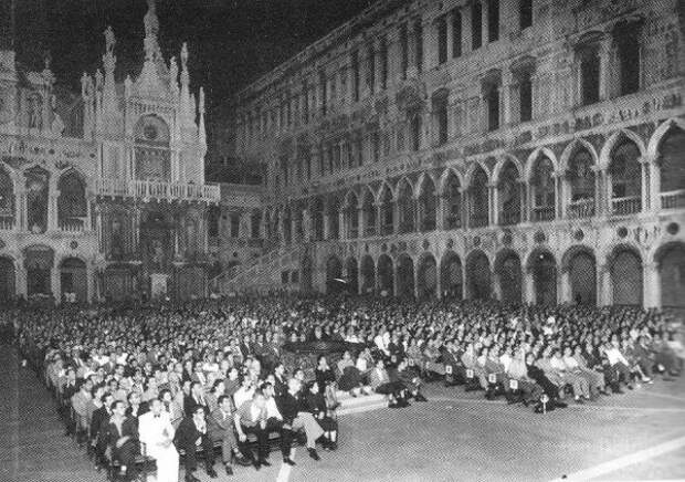 Mostra_di_Venezia_al_Palazzo_Ducale_1947_01.jpg