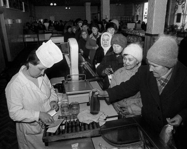 За чем советские люди стояли в очередях? история, ссср