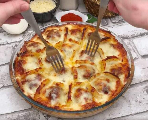 Фрикадельки с картофелем и соусом бешамель: вкусное блюдо в оригинальном исполнении Фрикадельки с картофелем и соусом бешамель: вкусное блюдо в оригинальном исполнении