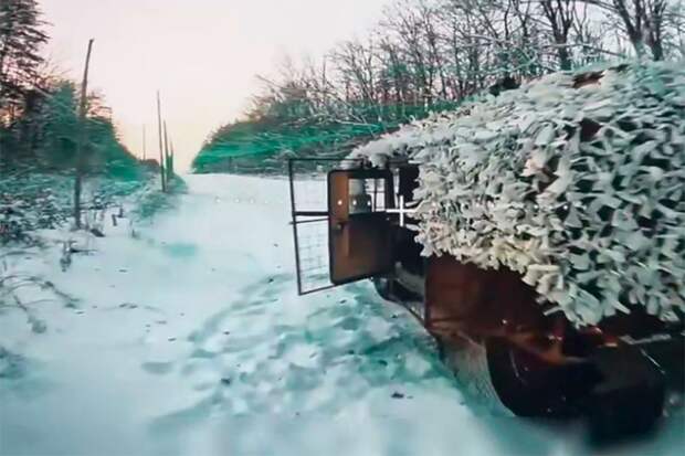 Российский дрон влетел в Humvee через открытую дверь водителя