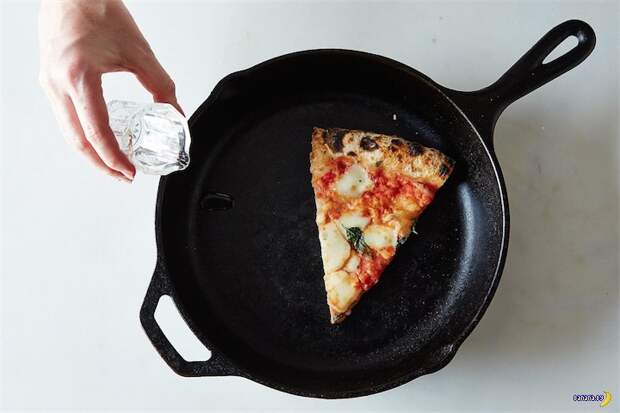 Как правильно греть вчерашнюю пиццу?