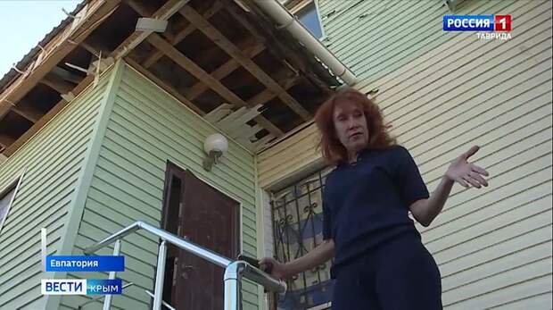 Беспилотник врезался в жилой дом в Евпатории