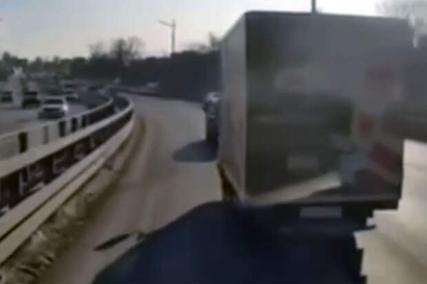 Приморец на грузовике, не пропустивший скорую, рассказал, что не слышал сирену