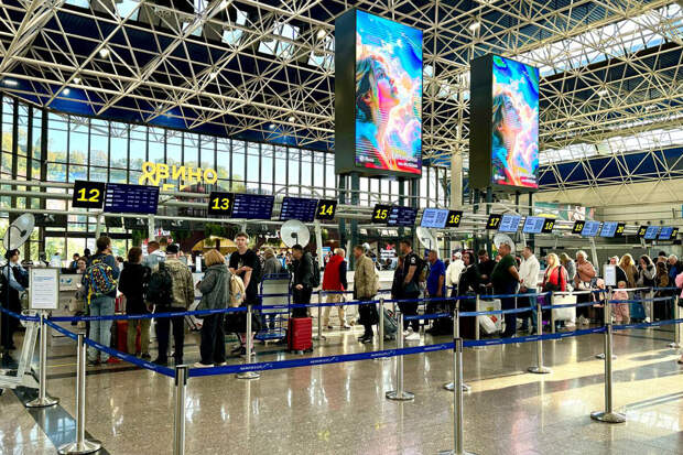 В Сочи задерживаются восемь рейсов на вылет и шесть на прилет