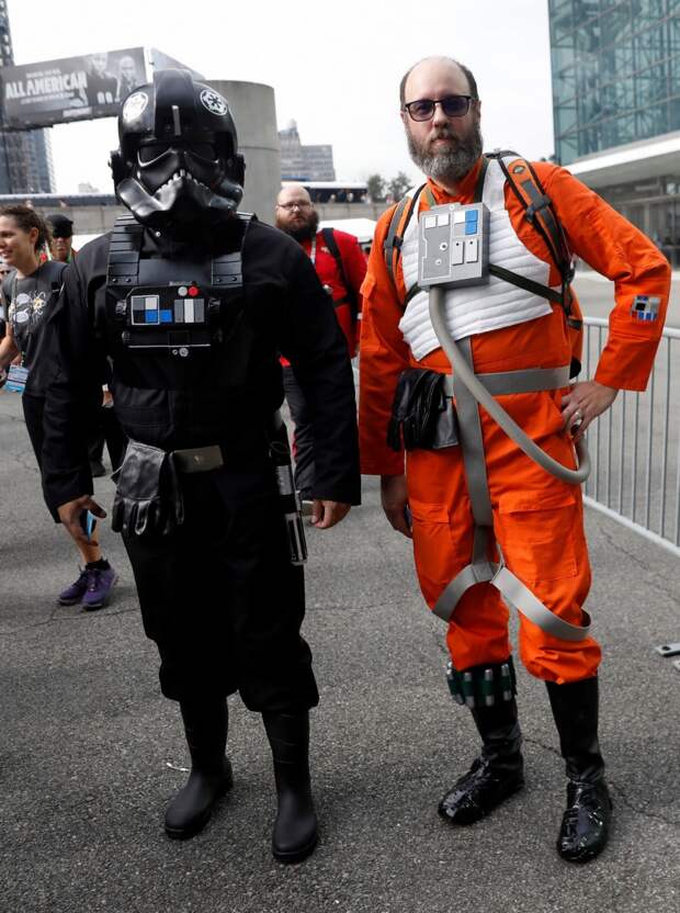 Яркие костюмы посетители New York Comic Con 2018