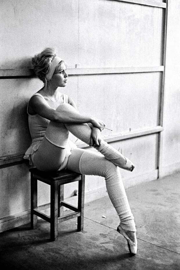 Brigitte Bardot as a Ballerina (16)