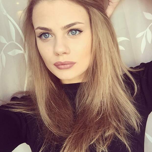 Избранницей музыканта стала 17-летняя Алена Краснова