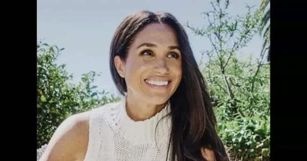 Организатор платных ретритов с участием Меган Маркл назвала её "божественной"