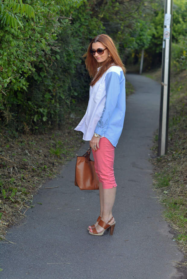 Summer style | Oversized two-tone shirt, cropped Capri pants, tan strappy sandals