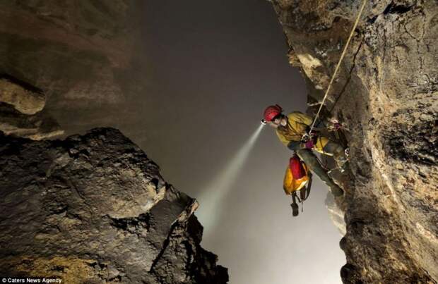 В Китае обнаружили огромную пещеру с собственным климатом и облаками пещера, китай, климат, красота природы