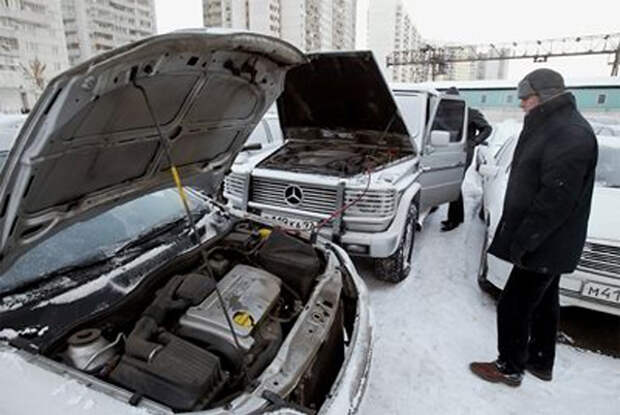 Прикуривание автомобиля при разряженном аккумуляторе зимой