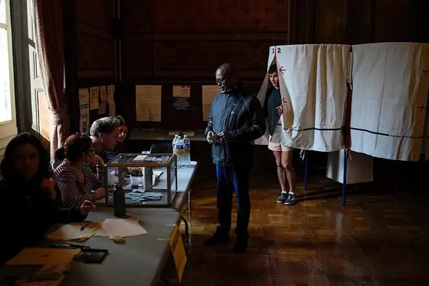 Второй тур президентских выборов во Франции: фотогалерея