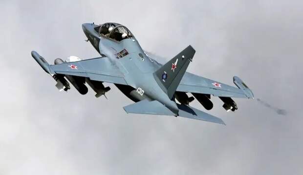 Буквально недавно, в статье про Як-130М (Як-130М: учебный или боевой?) мельком позволил себе сравнение с Су-25.-12