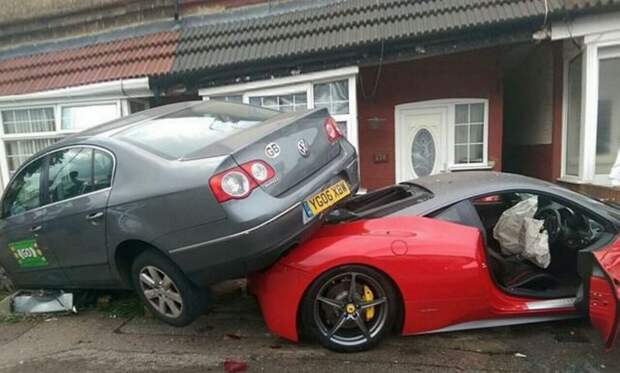 Мужик раскошелился на аренду Ferrari для свадьбы и разбил ее о жилой дом