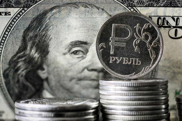 Инвестстратег Бахтин: доллар будет стоить почти 77 рублей в мае
