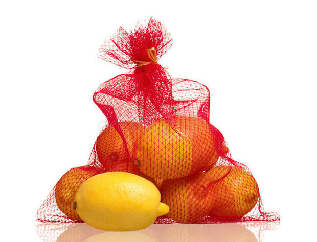 Даже лимоны внутри красной сетки выглядят не жёлтыми, а оранжевыми.