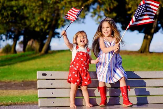 День независимости американцы отмечают ежегодно 4 июля
