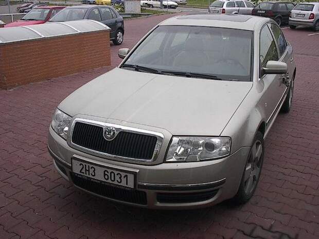 Открыл машину (4 фото) Открыл машину (4 фото)