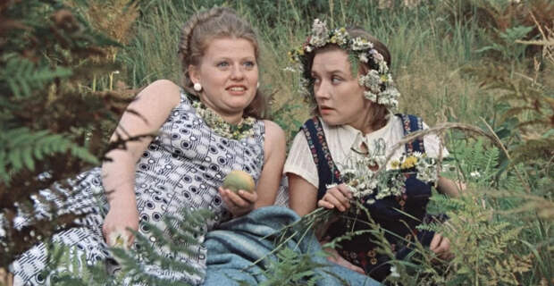 Внимание на босоножки и часы. Киноляпы в "Москва слезам не верит": Что мы не заметили в оскароносном фильме