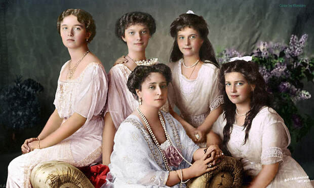 The Four Romanov Daughters With Their Mother Tsarina Alexandra, 1913