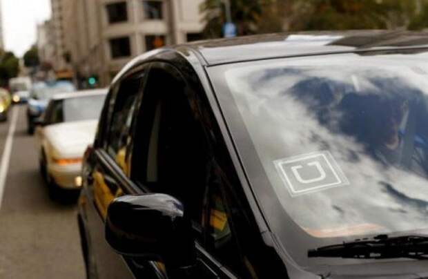 Автомобиль с эмблемой Uber