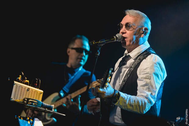 Александр Ф Скляр оживил старые рок-хиты «Ва-Банкъ» новым звучанием