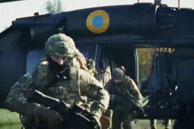 ГУР показало уничтожение своего вертолетного десанта в новом видео