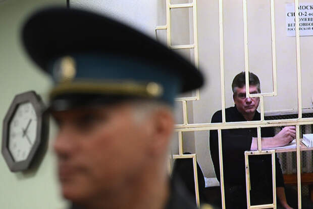 Суд оставил под стражей главу управления кадров Минобороны России Кузнецова