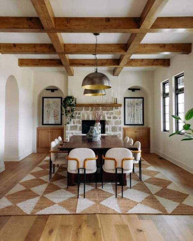 Винтажная мебель привносит свою историю в дизайн интерьера. | Фото: decofond.com.